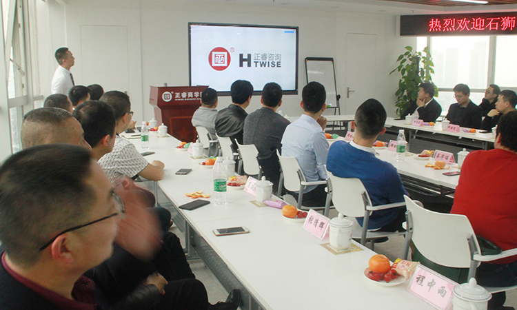 石獅市服裝產(chǎn)業(yè)聯(lián)盟、石獅市染整同業(yè)公會(huì)來(lái)我司參訪交流并赴標(biāo)桿項(xiàng)目德永佳參觀學(xué)習(xí)