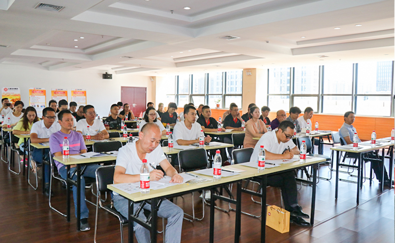 熱烈祝賀正?！吨圃煨推髽I(yè)生產(chǎn)運(yùn)作管理》專題公益講座在溫州成功舉辦