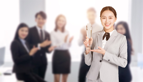 深入了解行業(yè)趨勢，優(yōu)化企業(yè)戰(zhàn)略決策