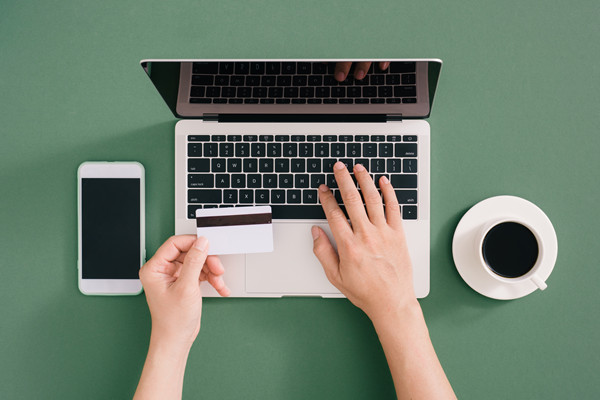 分析行業(yè)薪酬數(shù)據(jù)，制定更具競(jìng)爭(zhēng)力的薪酬方案