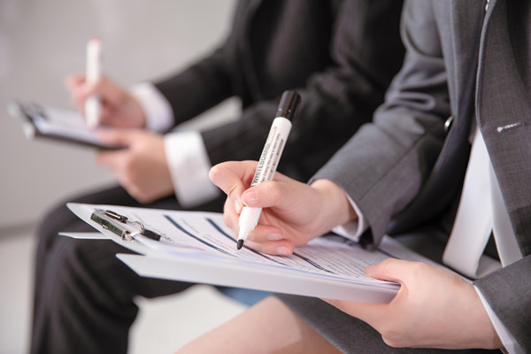 組織規(guī)劃咨詢(xún)：協(xié)助企業(yè)建立高效團(tuán)隊(duì)，提升員工素質(zhì)