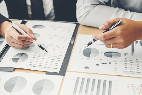 集團(tuán)管控中的財(cái)務(wù)管理：策略、風(fēng)險(xiǎn)與內(nèi)部控制