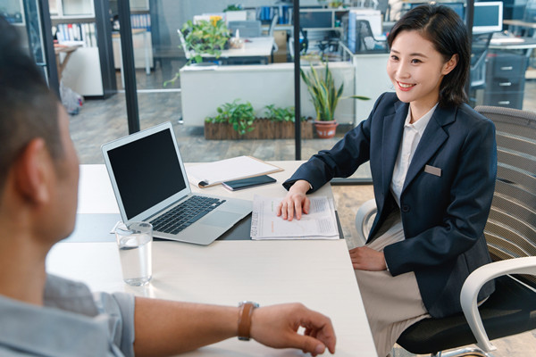 以客戶為中心的績效管理：關(guān)注客戶需求，提升客戶滿意度