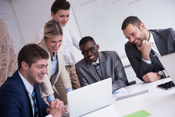 多元化團(tuán)隊(duì)績(jī)效管理：適應(yīng)多元化環(huán)境，促進(jìn)團(tuán)隊(duì)和諧