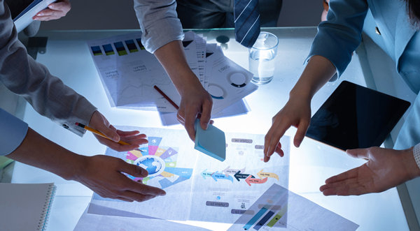 績(jī)效考核與反饋：及時(shí)反饋，指導(dǎo)改進(jìn)