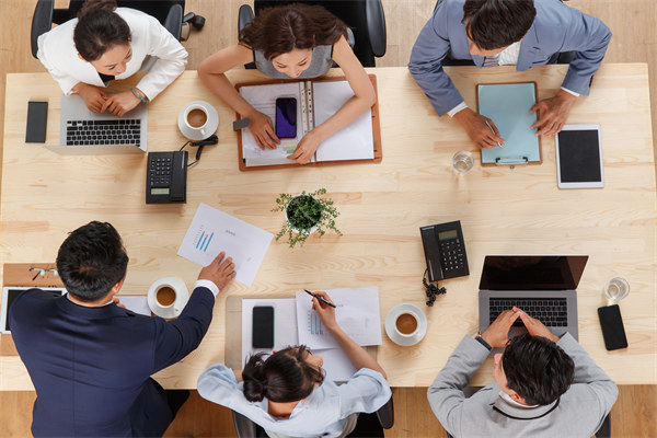 關(guān)鍵績效指標(biāo)（KPI）：明確目標(biāo)，跟蹤進(jìn)展