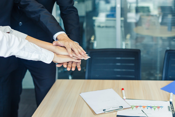 遠(yuǎn)程團(tuán)隊(duì)的績(jī)效管理：應(yīng)對(duì)遠(yuǎn)程挑戰(zhàn)，保持高效協(xié)作