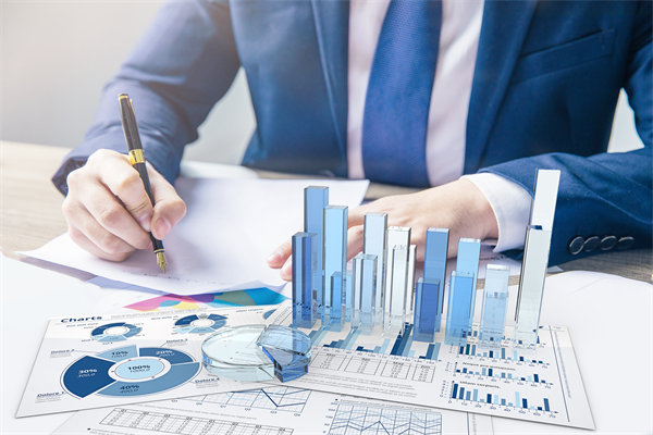 制定精準(zhǔn)經(jīng)營計劃，引領(lǐng)企業(yè)穩(wěn)健發(fā)展，實現(xiàn)長遠目標(biāo)