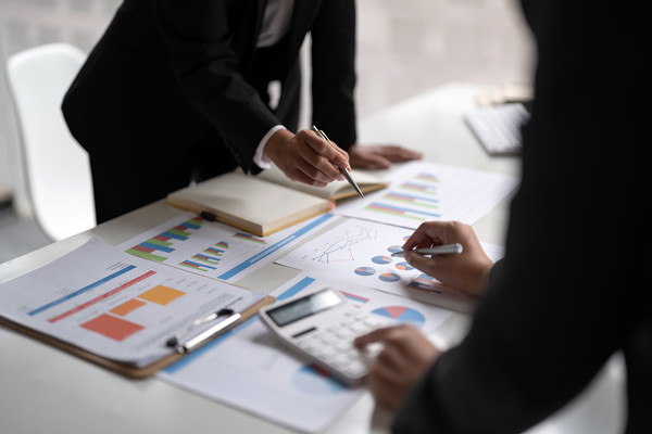 預算管理決策機構(gòu)和預算的日常工作機構(gòu)分別是？