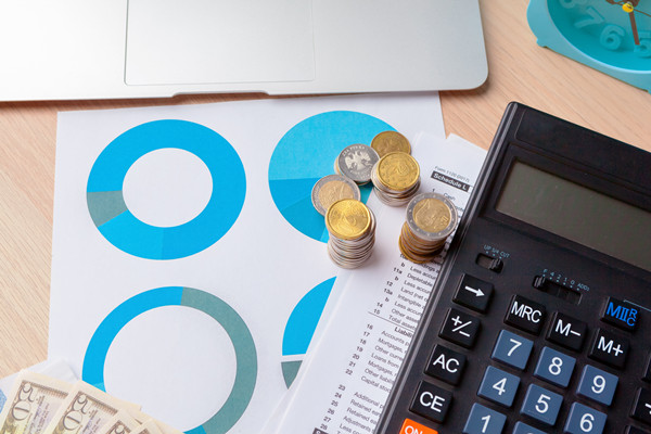 預(yù)算管理過程中如何有效應(yīng)對市場波動(dòng)與不確定性？