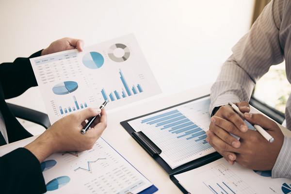 年度計(jì)劃中，如何量化評(píng)估風(fēng)險(xiǎn)與應(yīng)對(duì)策略？