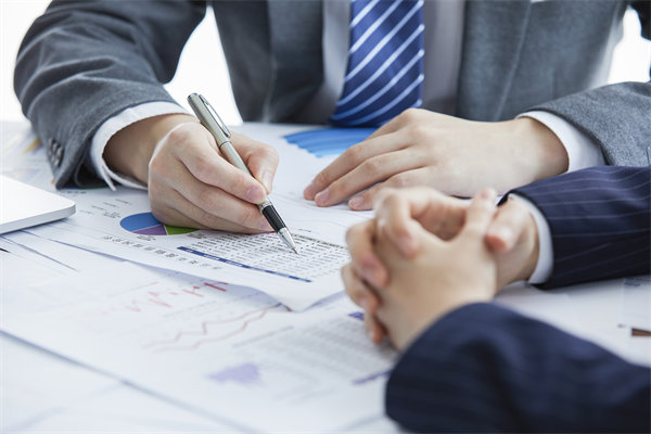 面對多元化團隊，如何實施個性化績效評估策略？