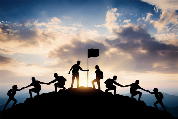 如何平衡新老員工薪酬差異，促進團隊和諧與效率？