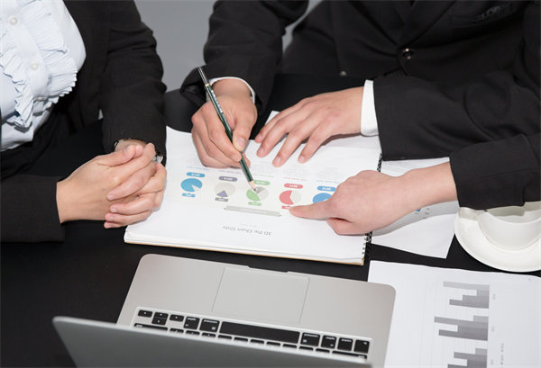 績效反饋如何有效溝通，避免誤解并激發(fā)員工潛能？