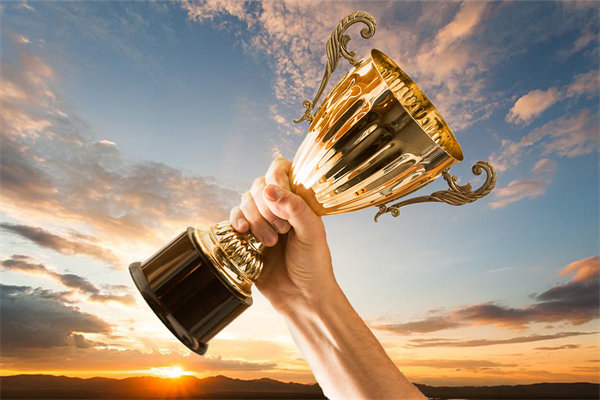 如何通過(guò)績(jī)效激勵(lì)機(jī)制激發(fā)團(tuán)隊(duì)的創(chuàng)新與活力？