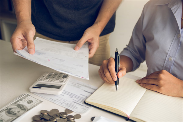 績效不佳員工的薪酬調(diào)整策略：如何既公平又有效？