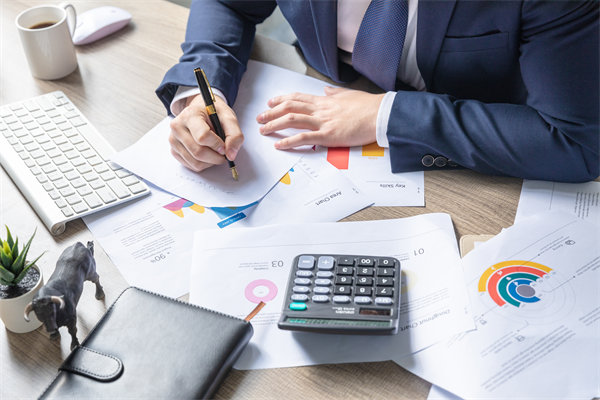 利用大數(shù)據(jù)與AI優(yōu)化績效管理流程，提升決策效率！