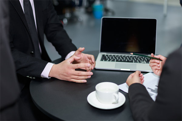 面對業(yè)績波動，企業(yè)如何靈活調(diào)整績效評價標(biāo)準(zhǔn)？