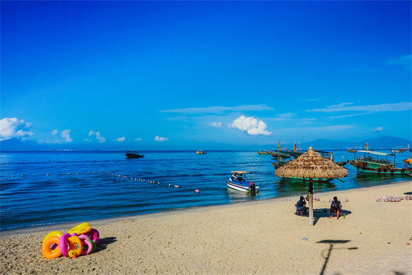 管理咨詢?nèi)绾螢榛葜萜髽I(yè)打造核心競爭力？具體策略是？