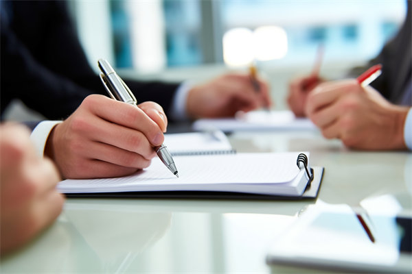 年度經(jīng)營計劃中的員工培訓(xùn)與發(fā)展計劃如何設(shè)計？