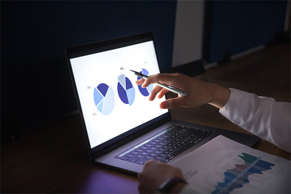 00后吐槽公司無效加班被開除，企業(yè)戰(zhàn)略有何感悟？