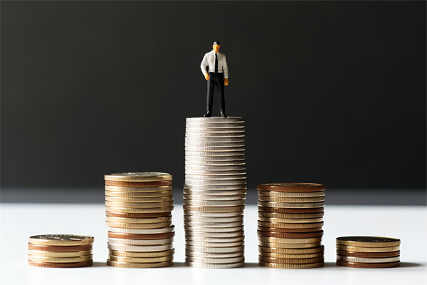 市場競爭激烈，如何制定薪酬策略以吸引并留住人才？