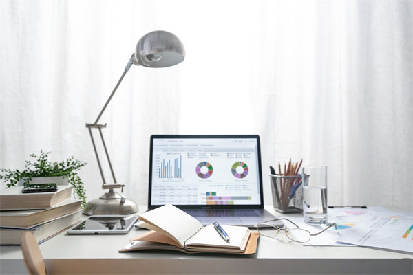 在遠程工作模式下，如何有效監(jiān)控與評估員工績效？