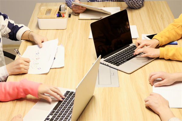 在員工培訓(xùn)上，企業(yè)應(yīng)如何投入，以獲得最大回報(bào)？