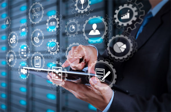 集團(tuán)管控過(guò)程中，如何確保信息的準(zhǔn)確傳遞與共享？