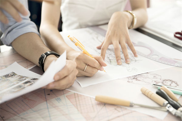 個性化定制需求，制造業(yè)如何快速響應(yīng)并優(yōu)化生產(chǎn)流程？