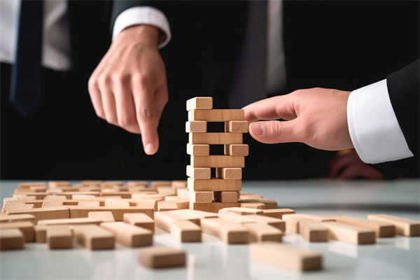 風險管理與企業(yè)戰(zhàn)略制定：如何平衡機遇與威脅？