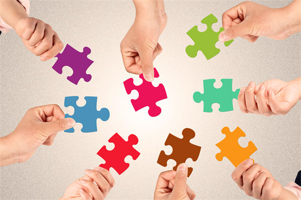 集團(tuán)管控中，如何建立有效的內(nèi)部溝通機(jī)制以促進(jìn)協(xié)同？