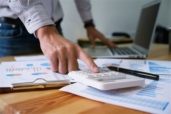 薪酬與績效如何掛鉤，專業(yè)咨詢?nèi)绾沃珳试O(shè)計？