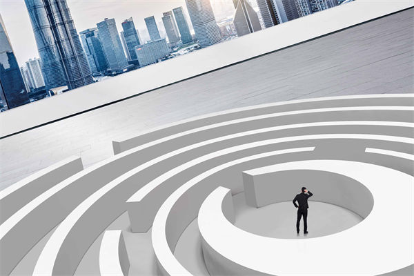 企業(yè)深陷困境，管理咨詢?nèi)绾我岳做侄未蚱瓢l(fā)展僵局？