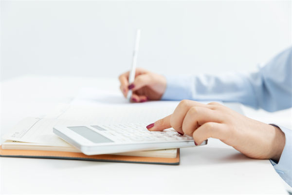 充電寶公司494名員工年入超百萬，對企業(yè)預算的啟示