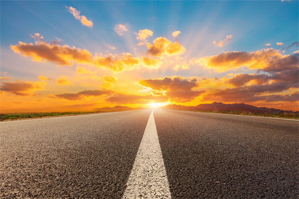 兩會(huì)熱議破解企業(yè)“生長痛”，對企業(yè)戰(zhàn)略管理有何啟示？