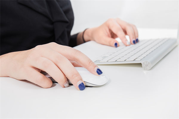 女子工資4600每天花近百元通勤上班，人力資源怎么看？