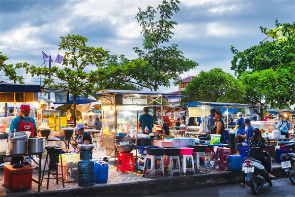 今年擴(kuò)消費(fèi)怎么干？各大企業(yè)如何根據(jù)政策發(fā)力？