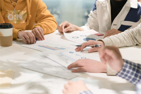 員工培訓(xùn)無(wú)效、成長(zhǎng)慢，人力資源管理怎樣定制高效方案？