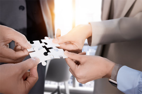 把頂層設(shè)計和問計于民統(tǒng)一起來，對企業(yè)戰(zhàn)略的啟示