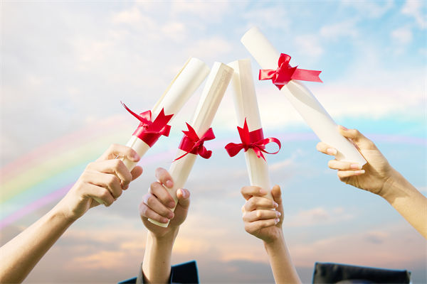 企業(yè)文化分析：錄取通知書(shū)加廣告，涉事學(xué)校被約談